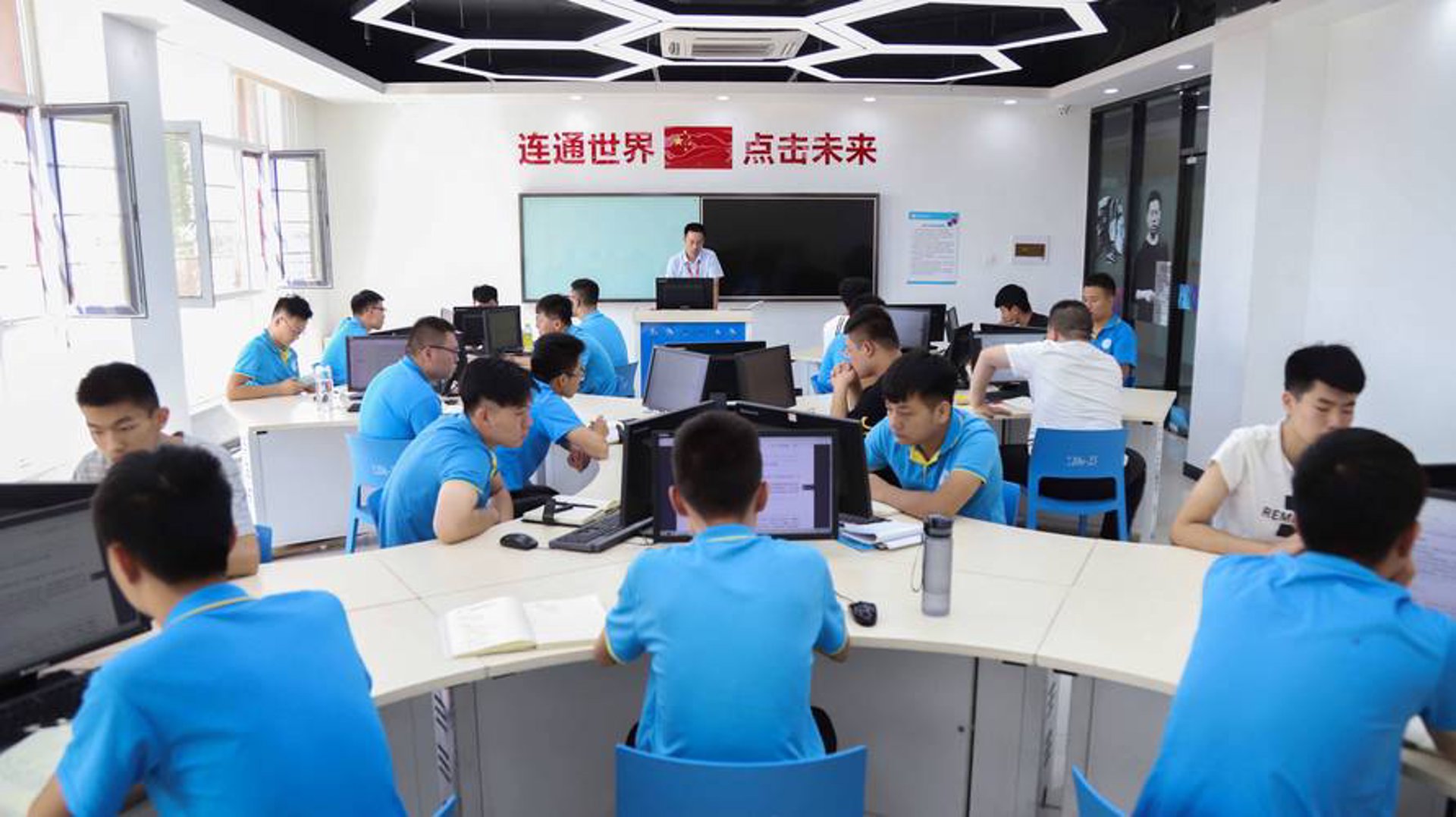 万影智能科技